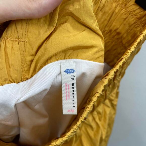 Free People Movement The Way Home‎ 2” Short Womens XS Honey Mallow Lined Pocket - Picture 5 of 6